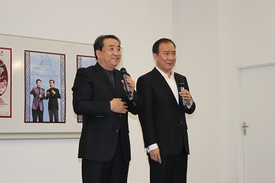 姜昆、戴志诚合说相声《乐在其中》。