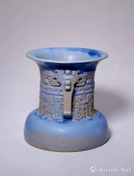 宜兴窑仿古铜纹尊，明，高15.2cm,口径15.2cm,足距15.4cm.