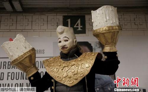 《美女与野兽》中的仆人造型。