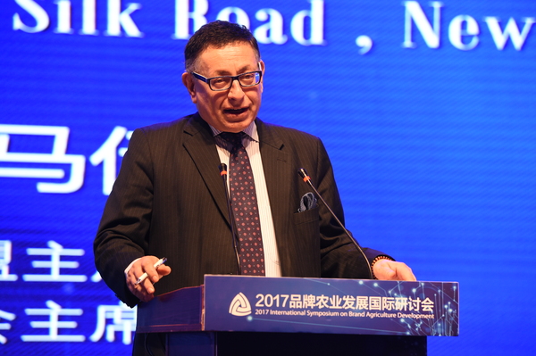 国际农业协会联盟主席，欧洲新丝路理事会主席，波兰雇主协会顾问斯拉沃米尔·马伊曼发表主题演讲