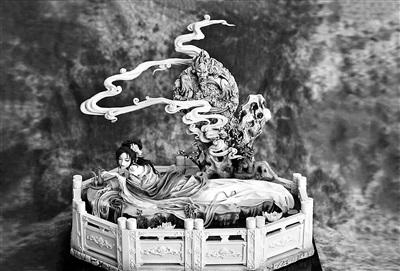 中国侨网《醉卧忘忧境》中的美女，光手就反复做了七八次