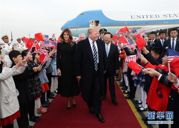 11月8日，应国家主席习近平邀请，美国总统特朗普抵达北京，开始对中国进行国事访问。国务委员杨洁篪在机场迎接。