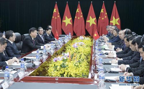 习近平会见越南总理阮春福2