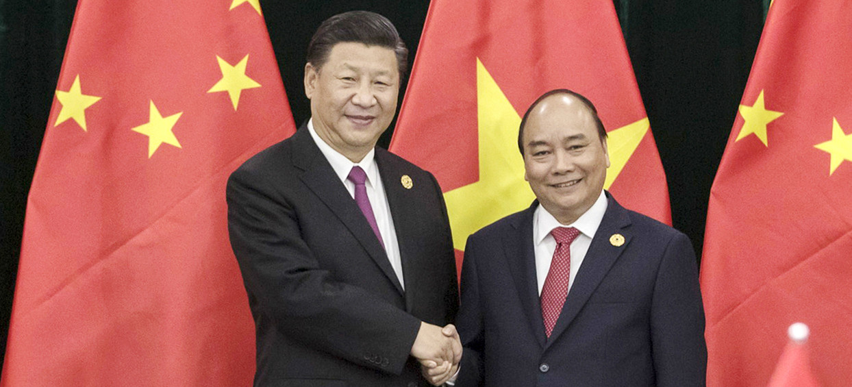 习近平会见越南总理阮春福