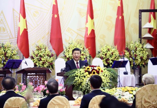 习近平出席越共中央总书记阮富仲和越南国家主席陈大光共同举行的欢迎宴会