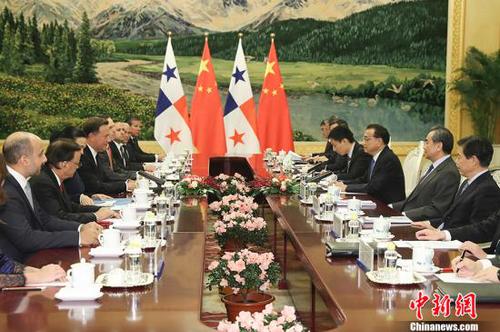 11月17日，中国国务院总理李克强在北京人民大会堂会见巴拿马共和国总统巴雷拉。 <a target='_blank' href='http://www.chinanews.com/'>中新社</a>记者 盛佳鹏 摄