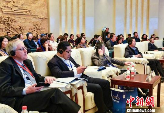 20日，山西省卫生计生委对外宣布将首次试水“海外揽才”，并将美国哈佛医学院、霍普金斯大学医学院、梅奥诊所等世界知名大学和医疗机构定为“抢滩点”。第五届世界健康大会资料图