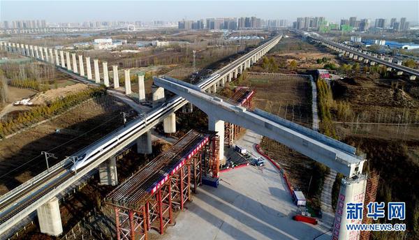 郑万高铁万吨T构桥横跨京广高铁转体成功5
