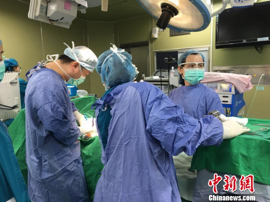 22岁姑娘患罕见家族病肠道内长1000多颗息肉