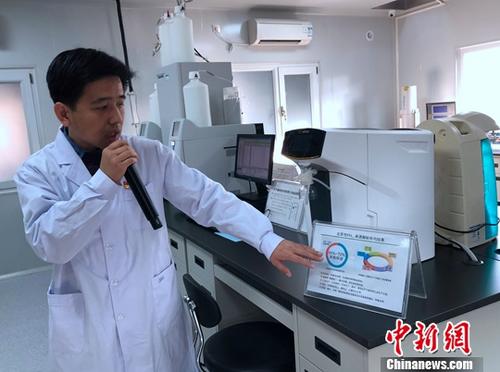 最新数据显示，截至11月底，今年北京市PM2.5累计浓度为每立方米58微克，同比降幅13.4%，较2013年同期下降35.6%。<a target='_blank' href='http://www.chinanews.com/'>中新社</a>记者 阮煜琳 摄