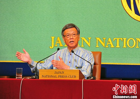 冲绳县知事翁长雄志5月20日在东京的日本记者俱乐部举行记者会，再度强调将力阻美军普天间机场撤出后搬迁至同为冲绳境内的边野古地区。<a target='_blank' href='http://www.chinanews.com/'>中新社</a>发 王健 摄