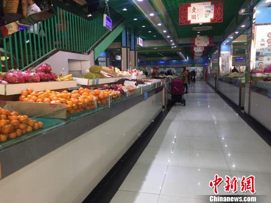 陶山嘉苑农贸市场一角。吴兰 摄