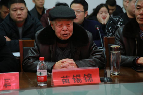 中国陶瓷艺术终身成就奖获得者苗锡锦