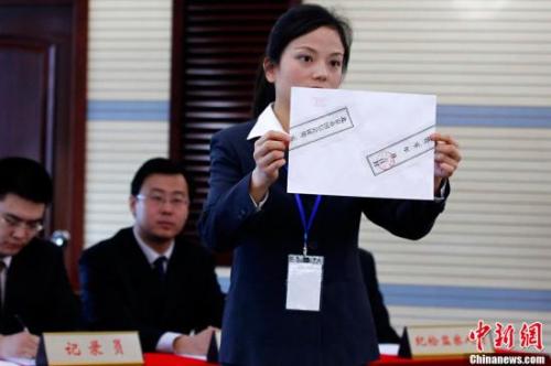 资料图：2011年，北京首次公开摇号配置管理购车数量。<a target='_blank' href='http://www.chinanews.com/'>中新社</a>记者 富田 摄