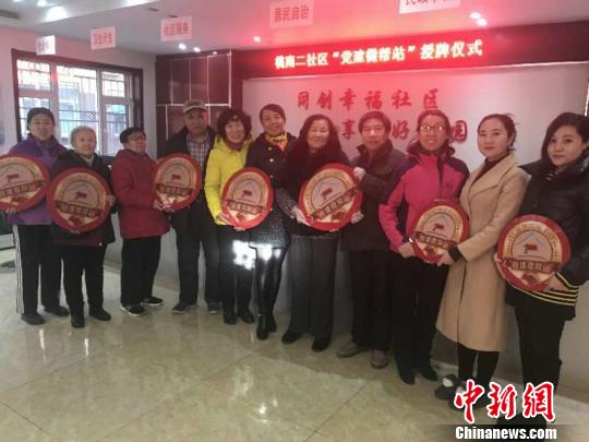据了解，老军营街道已经有48支微帮队，志愿者超过400人。受访者提供
