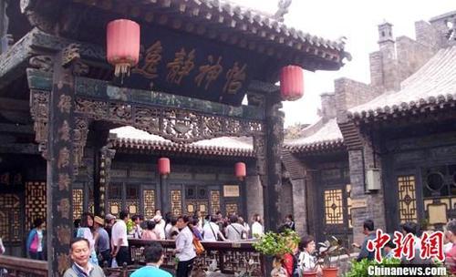 资料图：山西平遥古城有2700多年历史，乔家大院是附近著名景点。中新社发 钱兴强 摄
