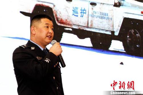图为三江源国家公园生态保护人员在青海师范大学开党课——《可可西里坚守精神》。　张添福 摄