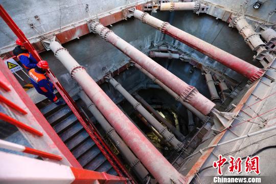 北京地铁12号线光熙门站正在施工。　富田 摄
