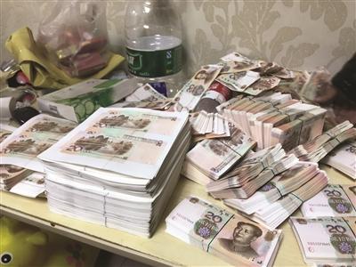  男子为发财买打印机造50万假币 让快递员帮邮寄