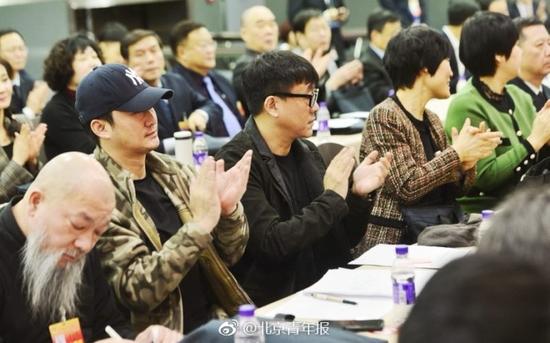 演员吴京亮相政协会场 称首次当委员感到很光荣