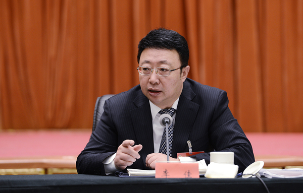07.自治区党委副书记政法委书记，内蒙古自治区十二届一次会议主席团常务主席李佳来到政协经济界河工商联届联组会参与讨论，听取委员建议，并在会上作发言jpg