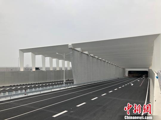 港珠澳大桥主体工程2月6日交付验收。图为港珠澳大桥海底隧道东人工岛出入口 邓媛雯 摄