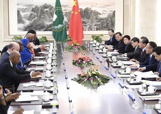  2月8日，外交部长王毅在北京与非盟委员会主席法基共同主持中国—非盟第七次战略对话。新华社记者燕雁摄