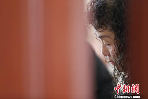 谈及离别，彭秀芳忍不住落泪。　胡贵龙 摄