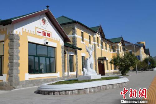图为百年老站——一面坡火车站。　李继坤 摄