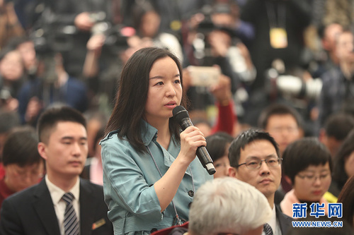 本报记者提问