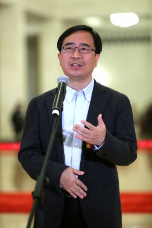 （3）全国政协委员接受采访