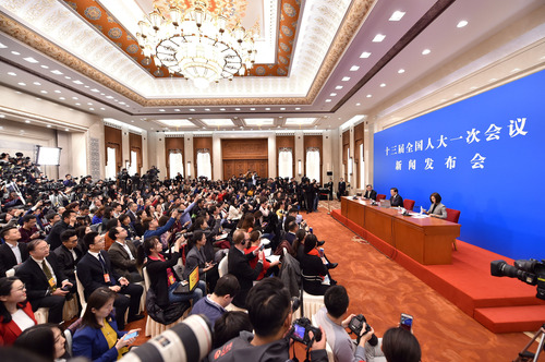 （1）十三届全国人大一次会议举行新闻发布会