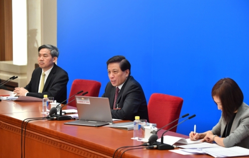 （5）十三届全国人大一次会议举行新闻发布会