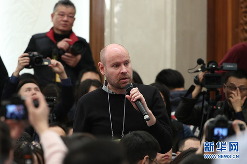 图为路透社记者提问。新华网中国政府网 翟子赫 摄