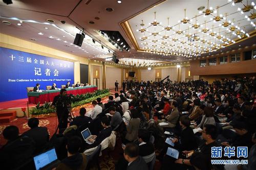 3月6日，十三届全国人大一次会议新闻中心举行记者会，邀请国家发展和改革委员会主任何立峰、副主任张勇、副主任宁吉喆就“创新和完善宏观调控，推动高质量发展”相关问题回答中外记者提问。4