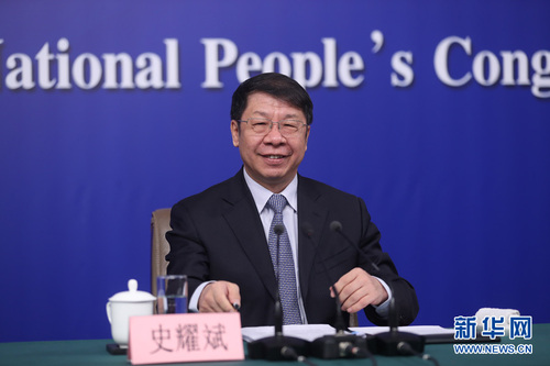 十三届全国人大一次会议新闻中心于3月7日上午在梅地亚中心多功能厅举行记者会，邀请财政部部长肖捷，副部长史耀斌、胡静林就“财税改革和财政工作”相关问题回答中外记者提问。图为财政部副部长史耀斌。新华网 中国政府网 翟子赫 摄