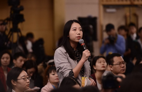 中新社记者提问