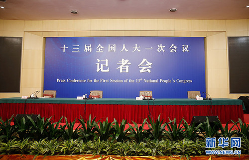 3月8日，十三届全国人大一次会议新闻中心在梅地亚中心举行记者会，邀请外交部部长王毅就“中国外交政策和对外关系”回答中外记者提问。图为记者会现场。新华网 中国政府网 陈杰 摄