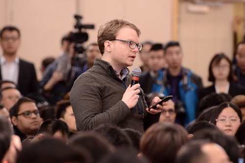彭博社记者提问