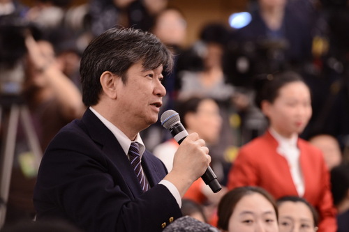 日本共同社记者提问