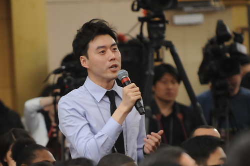 中国新闻社记者提问