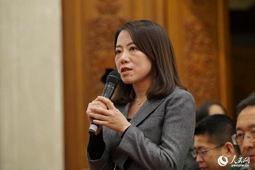 第一财经记者提问 人民网记者 赵铎 摄