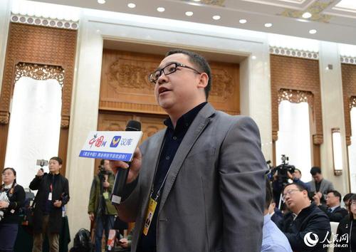 中国网记者提问 人民网记者 黄玉琦 摄