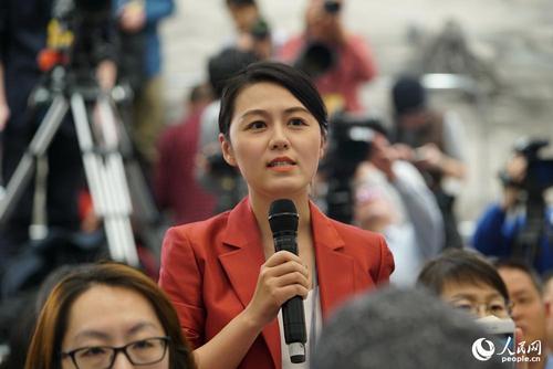 央视台、央视网记者提问 人民网记者 赵铎 摄
