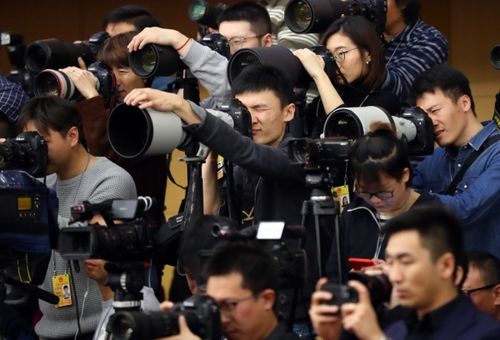（4）外交部长王毅就中国外交政策和对外关系回答中外记者提问