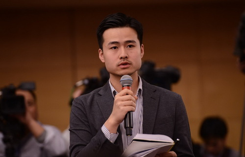 中新社记者提问