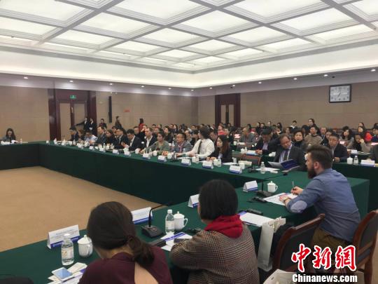 图为座谈会现场。　岳依桐 摄