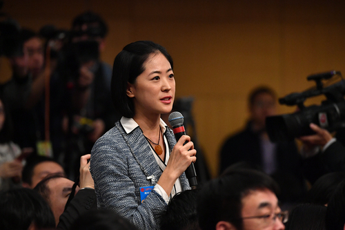 中国日报记者提问。人民网记者 于凯 摄