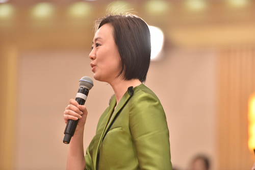 中央电视台记者提问。人民网记者  夏晓伦摄