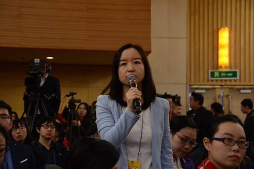 人民政协报记者提问。人民网 黄玉琦 摄
